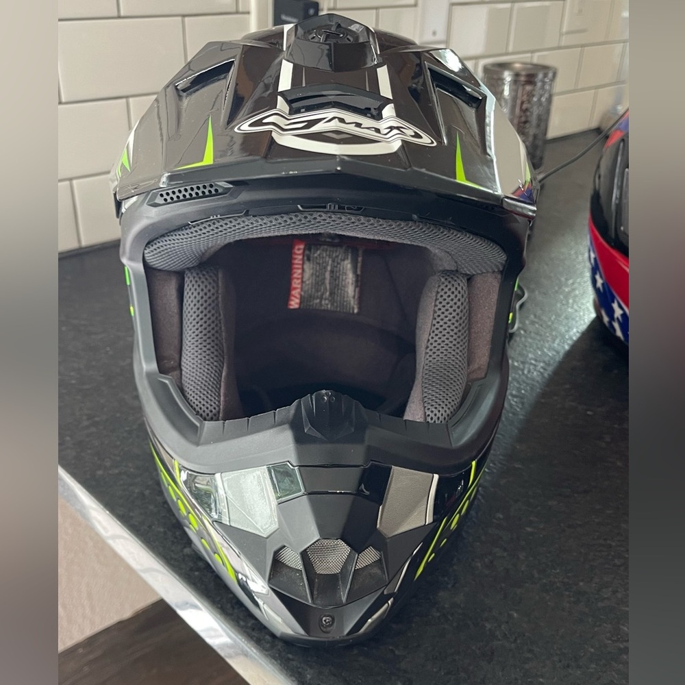 Gmax off road all terrain Helmet, Size medium 57-58 cm